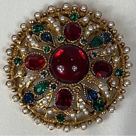 Capri Signed Round Vintage Glass Cabochon Crystals Pearl Gold Tone Metal Brooch - Picture 5 of 15